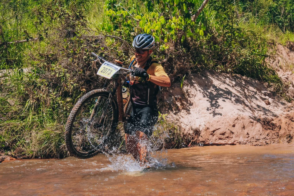 CICLISTA PROVA MOUNTAIN BIKE