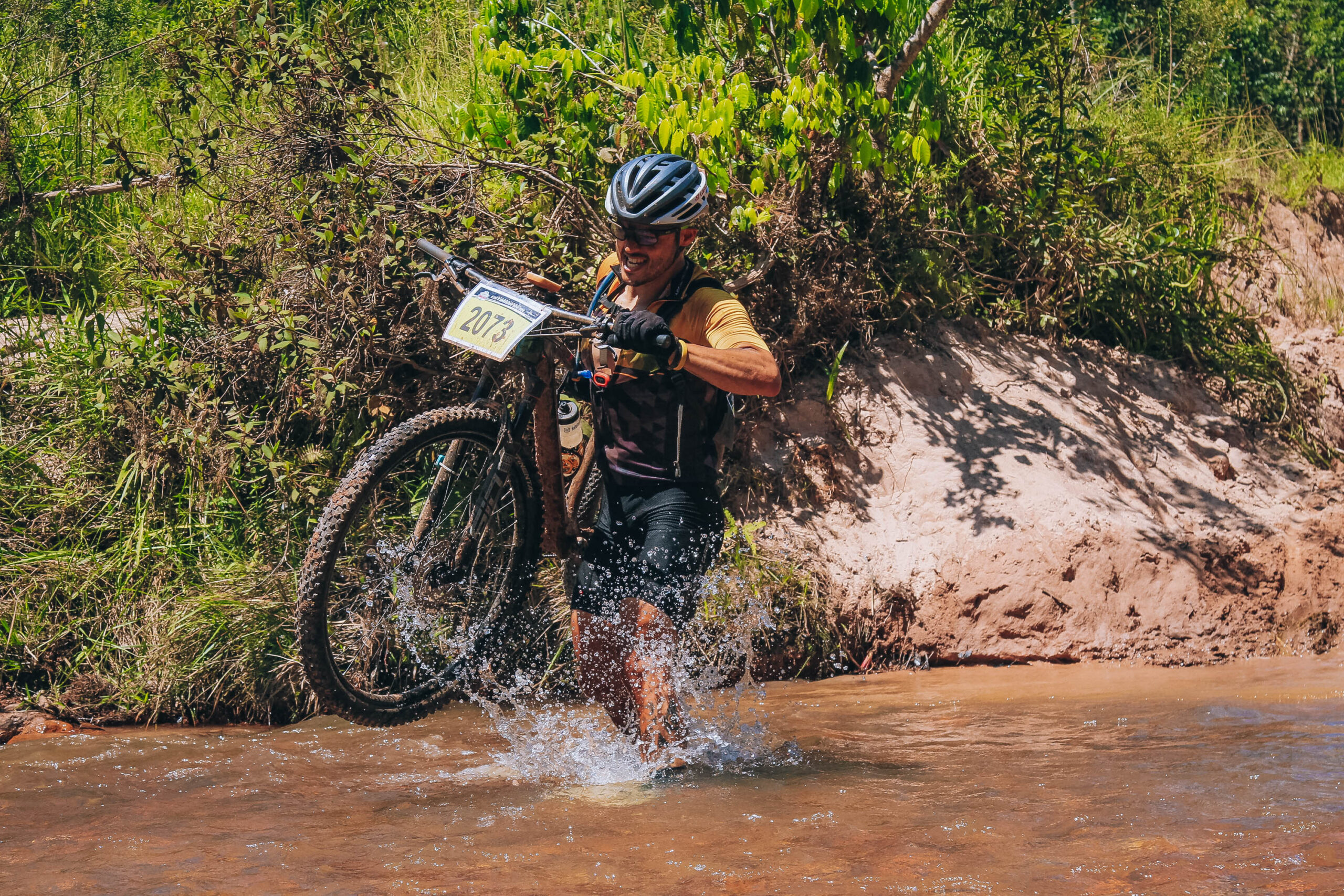 CICLISTA PROVA MOUNTAIN BIKE