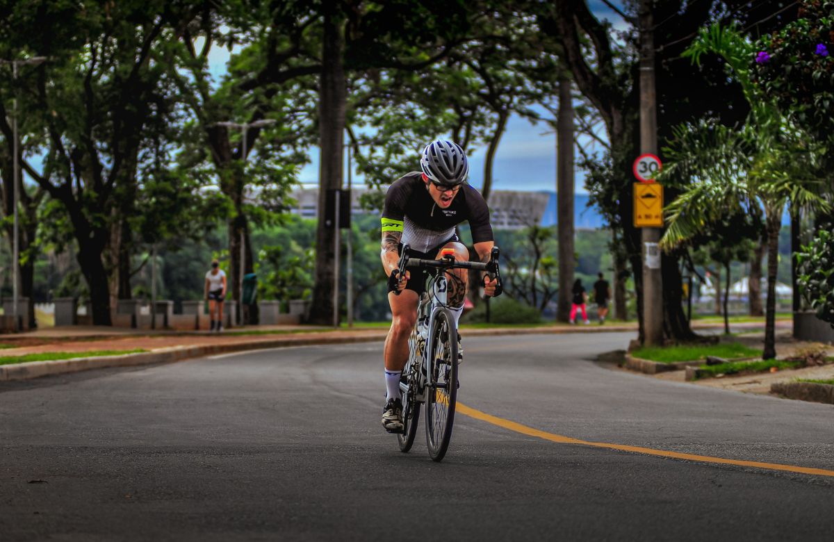 foto ciclista treinamento lagoa da pampulha